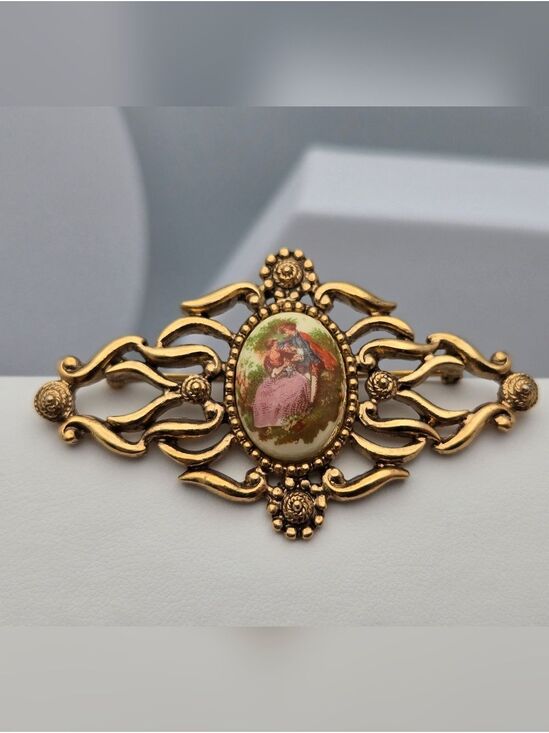 Vintage Jewelry - Victorian Style Cameo Bar Brooch Courting Couple Porcelain Gold Tone 2.5"